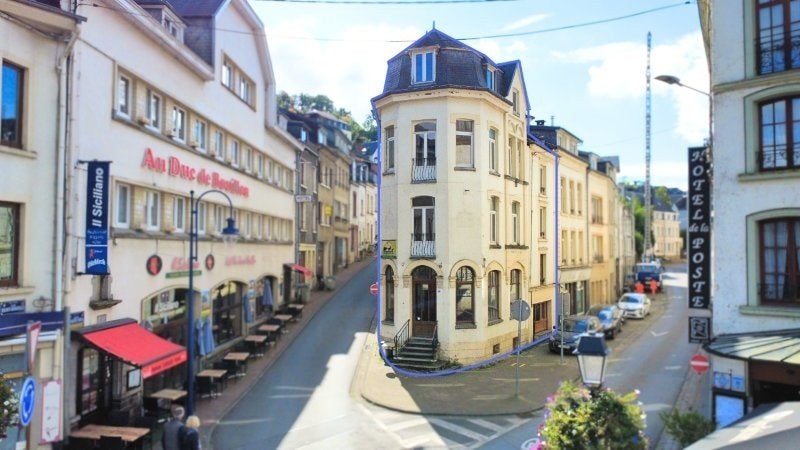 Bouillon : immeuble composé de 2 maisons de commerce., Immo, Maisons à vendre, Province de Luxembourg, Jusqu'à 200 m², Habitation avec espace professionnel