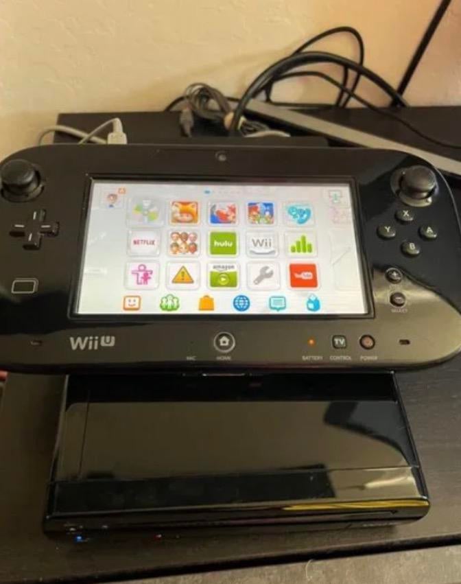 Wii u met ingebouwd spel super mario 3D world, Ophalen, Zo goed als nieuw, Met 2 controllers