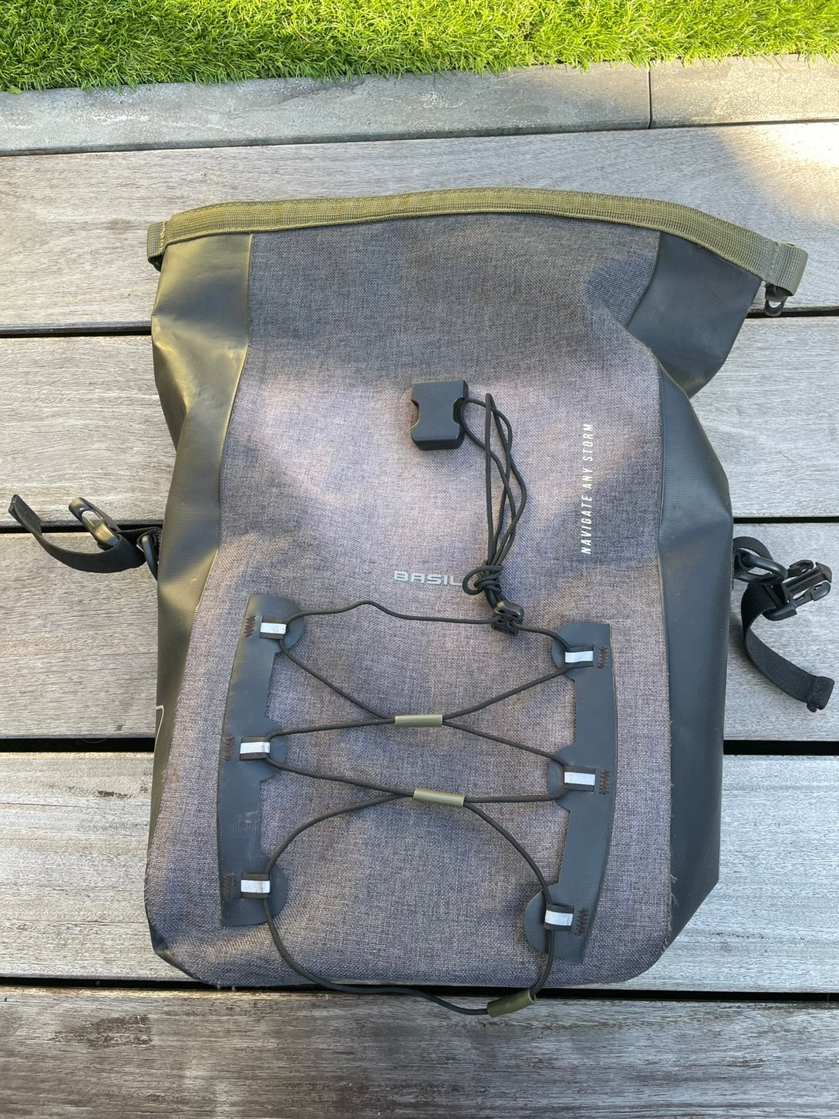 Fietstas Basil Navigator storm M MIK hooks zwart 12-15L, Ophalen, Gebruikt