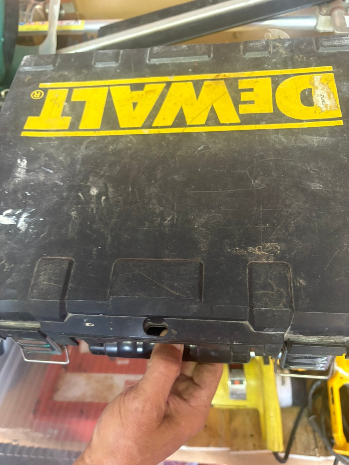 Dewalt, Auto-onderdelen, Ophalen