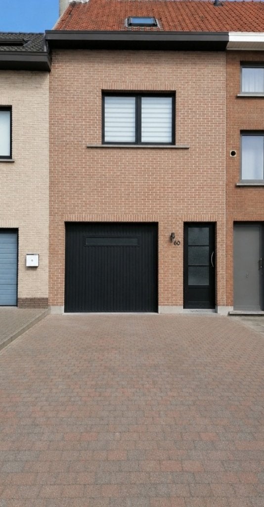 Rijwoning in sint niklaas garage parking tuin terras tuinhui, 200 tot 500 m², 145 m², Provincie Oost-Vlaanderen, 414 kWh/jaar