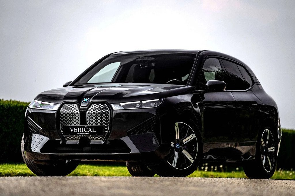 BMW iX xDrive40 M SPORT |PANO|MASSAGE|SOFTCLOSE|TREKHAAK|360, Automaat, Gebruikt, Zwart, 326 pk