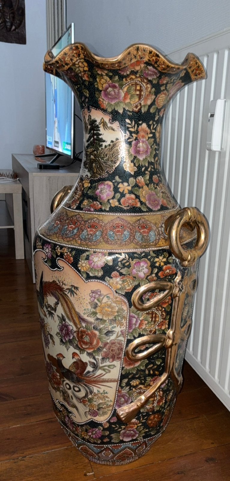 Ce grand vase de style Royal Satsuma, Enlèvement