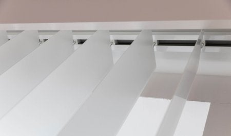 pvc lamellen witgrijs -- 56 stuks --  hoogte 240 cm --, Ophalen, Met haken, Lamellen, Zo goed als nieuw