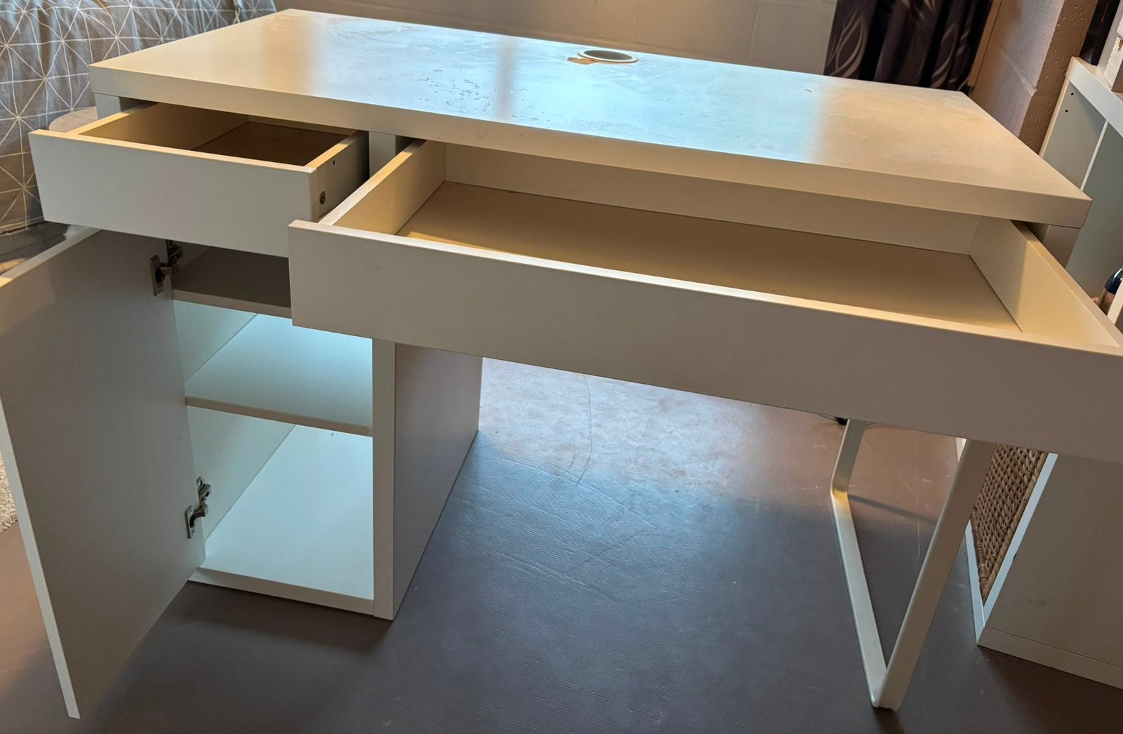 Bureau wit, Huis en Inrichting, Ophalen, Zo goed als nieuw, Wit