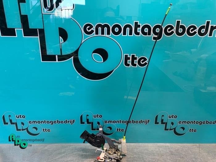 Serrure portière mécanique 2portes gauche d'un Peugeot 107, -, 3 mois de garantie, Utilisé, -