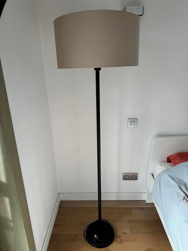 Vloerlamp met ronde kap, Ophalen, 100 tot 150 cm, Modern landelijk, Zo goed als nieuw