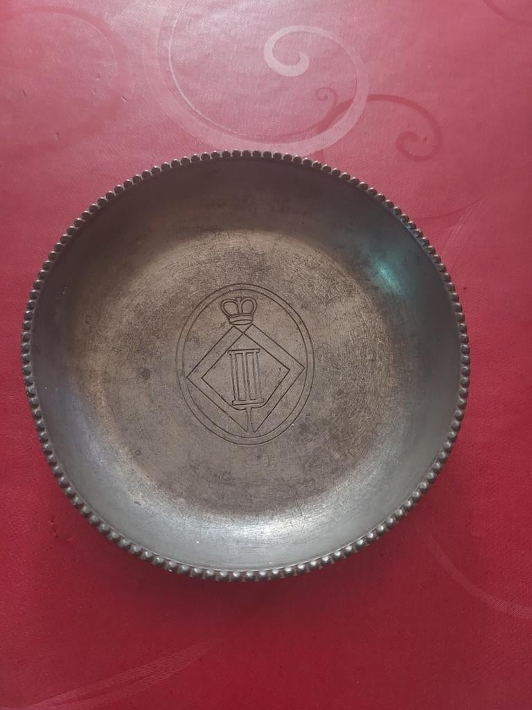 Tinnen tastevin / wijnproefschaaltje met monogram Leopold 3, Antiek en Kunst, Ophalen of Verzenden