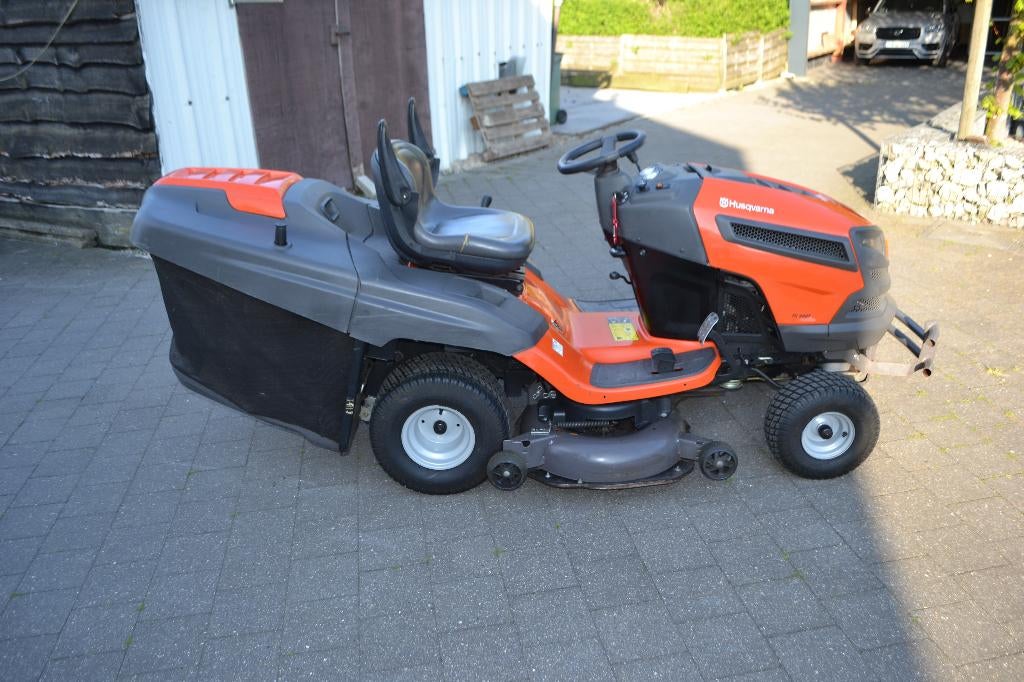 Husqvarna TC 342 t Kawasaki 2 cilinder, Tuin en Terras, Zitmaaiers, Ophalen, Zo goed als nieuw, 90 tot 120 cm, Opvangbak