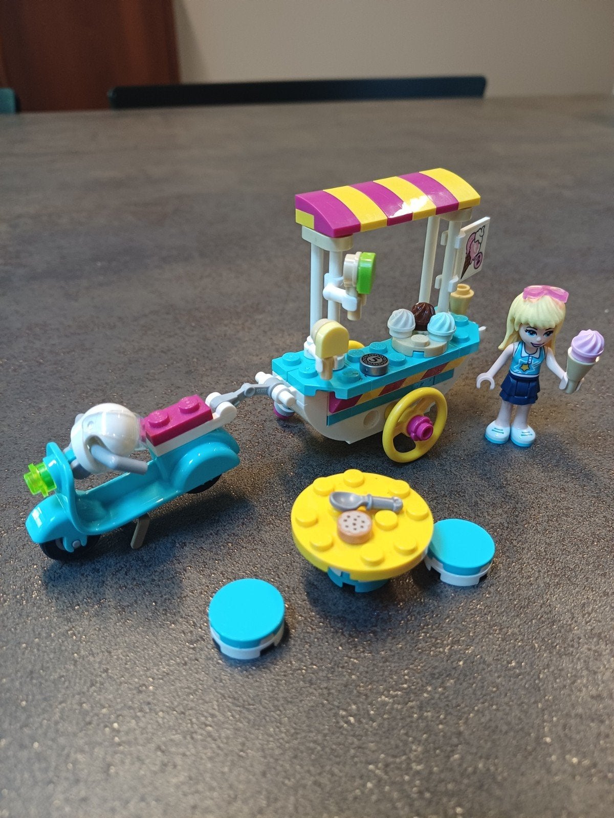 Lego Friends Ijskar 41389, Ophalen