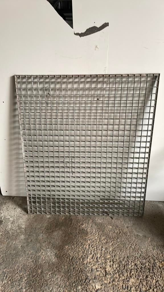 Caillebotis 80cm x 94cm x 2,5cm faire offre apd 5€, Enlèvement, Utilisé, Autres métaux