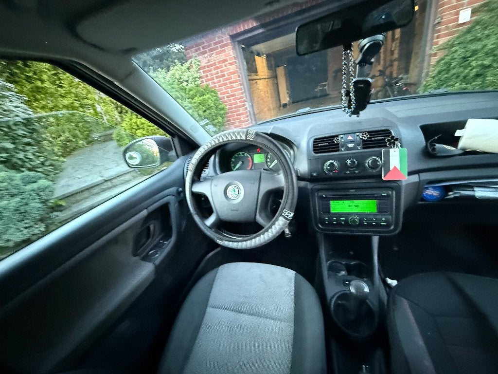 Skoda Fabia 1.2 Benzine – Bouwjaar 2009 – €2.200, Auto's, Skoda, Sound system, Leder en Stof, Grijs, Particulier