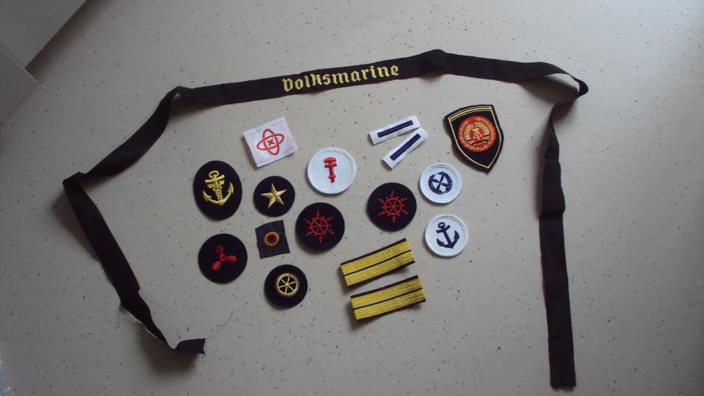 lot insignes DDR Volksmarine, Verzamelen, Ophalen of Verzenden