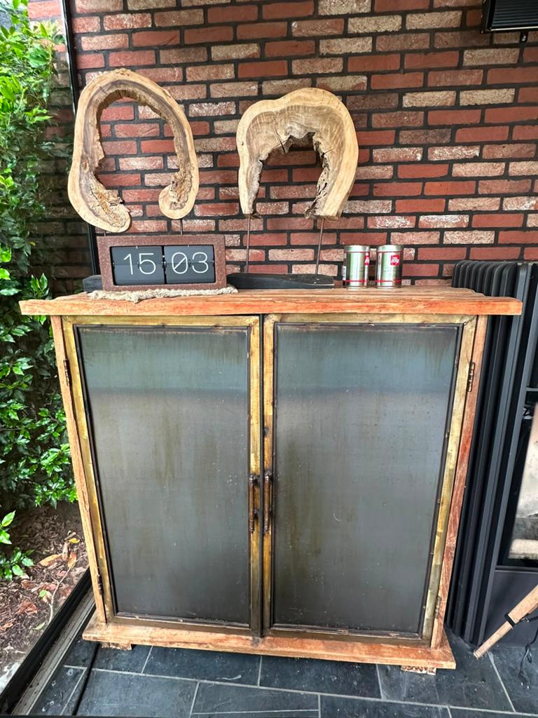 Houten metalen kast, Ophalen, Zo goed als nieuw