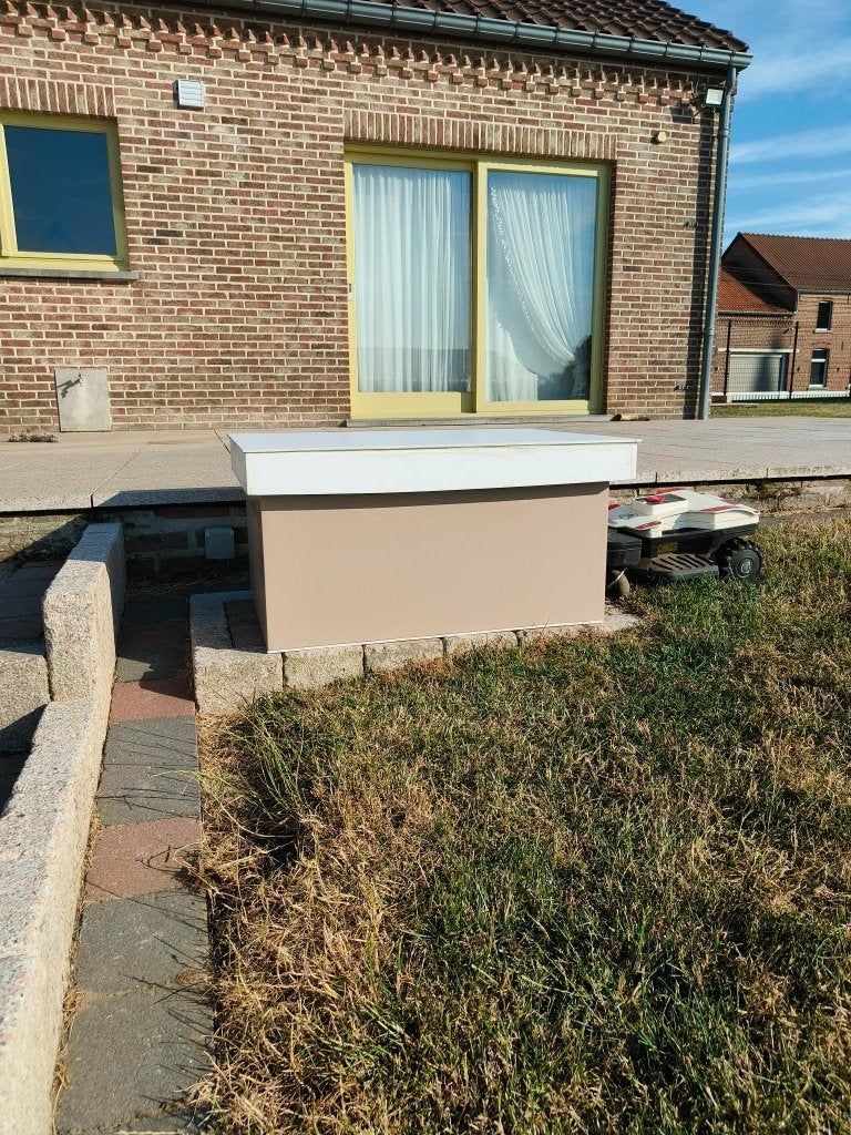 Robotmaaier garage overkapping, Tuin en Terras, Robotmaaiers, Ophalen, Nieuw, 20 tot 25 cm