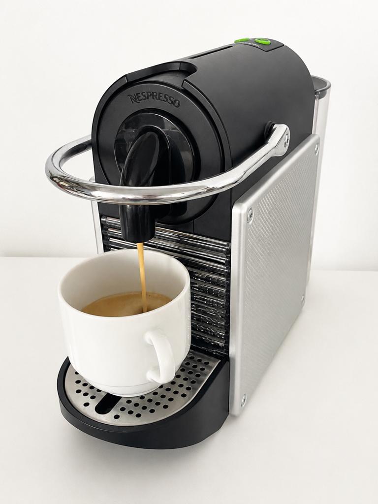 Nespresso Magimix-koffiemachine, Espresso apparaat, 10 kopjes of meer, Ophalen of Verzenden, Zo goed als nieuw