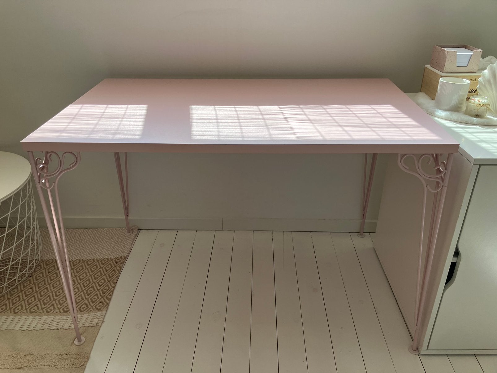 Mooie roze bureau, Ophalen, Zo goed als nieuw, Roze