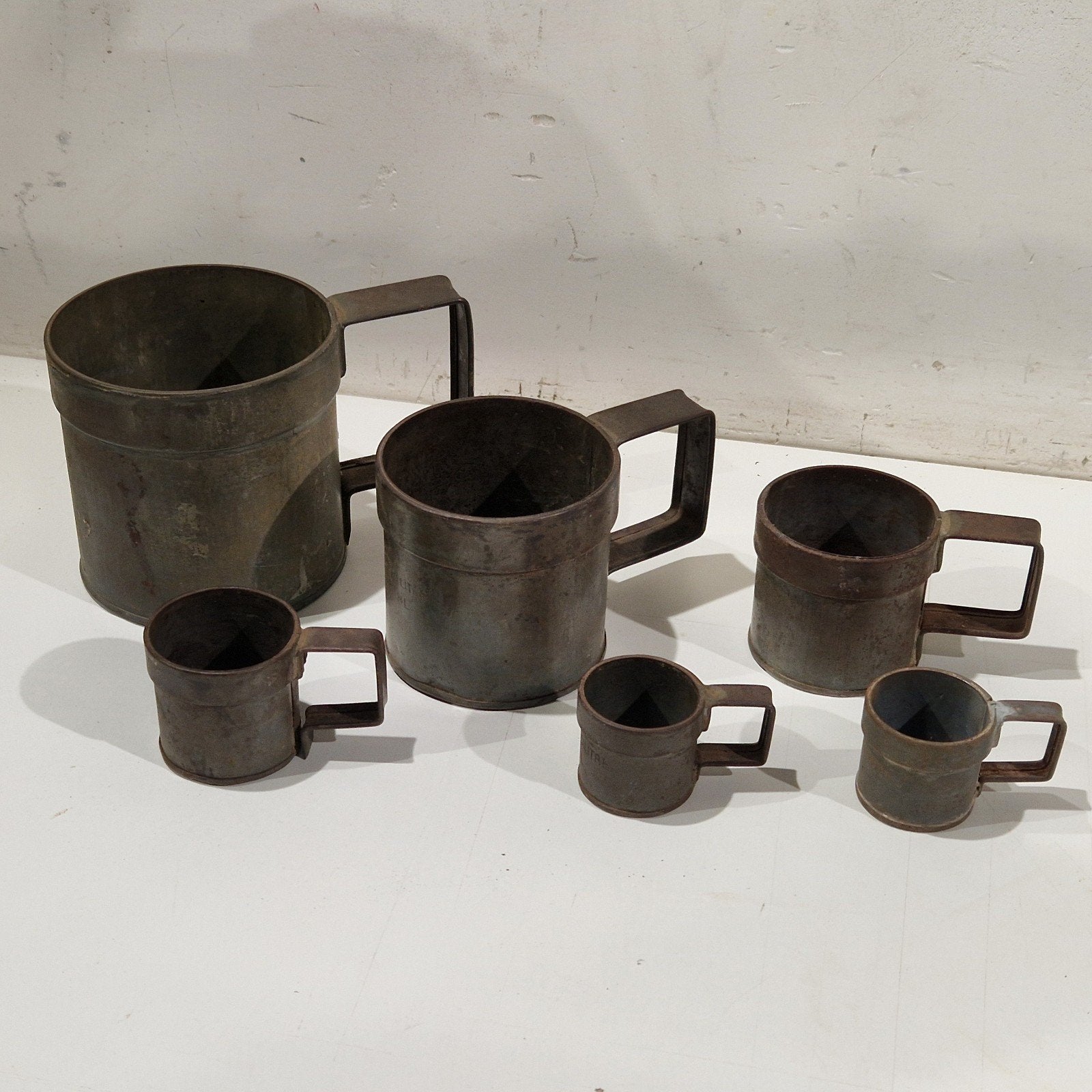 6 antieke maatbekers van 1 liter tot demi deciliter, Antiek en Kunst, Ophalen of Verzenden