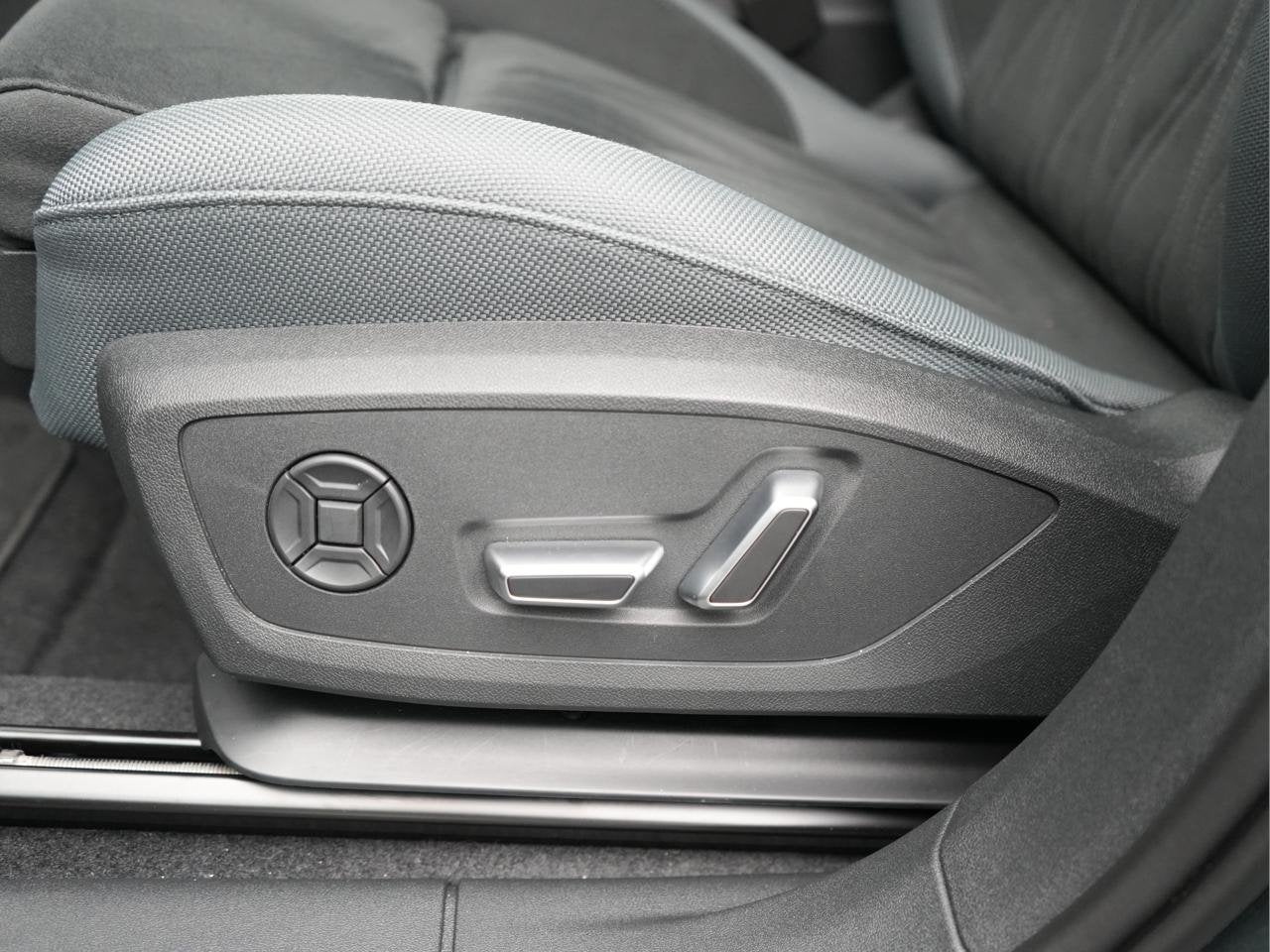 Audi Q3 SUV e-hybrid (PHEV) Audi Q3 SUV Corporate S e-hybrid, Auto's, Automaat, 48 g/km, https://public.car-pass.be/vhr/11bf2173-7f64-4012-8e63-5f93f88f5f07