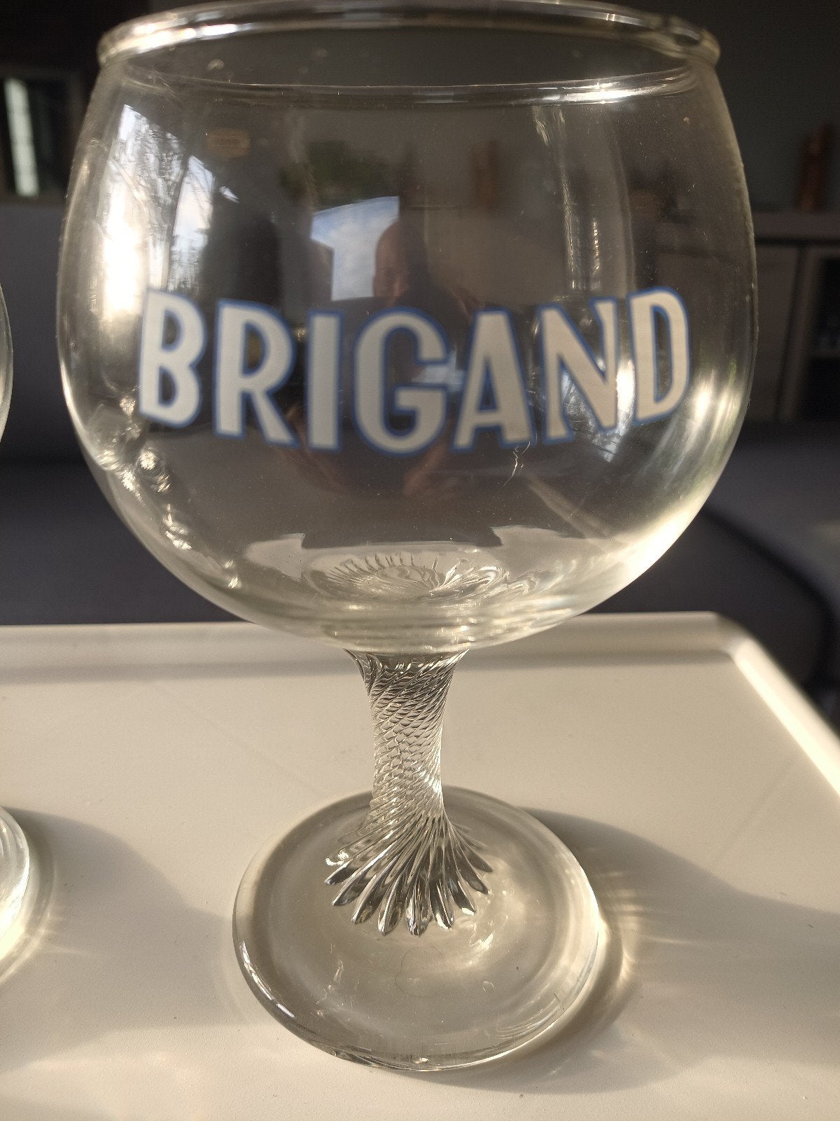 Bierglazen Brigand, Ophalen