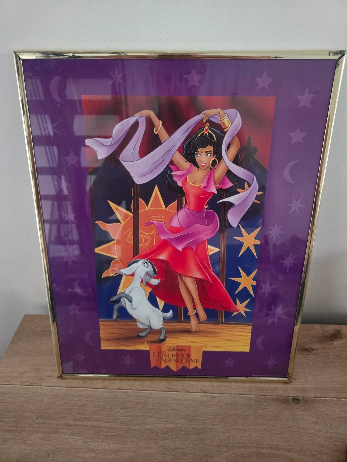 Cadre Disney Le Bossu de Notre-Dame Esmeralda vintage 41 x 5, Enlèvement ou Envoi, Violet