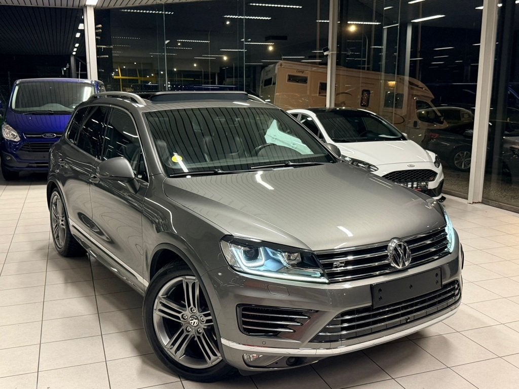 VW Touareg R-Line 4x4 Automatique 3.0TDI V6 150kW Euro 6b, Autos, Cuir, Achat, Euro 6, Carnet d'entretien