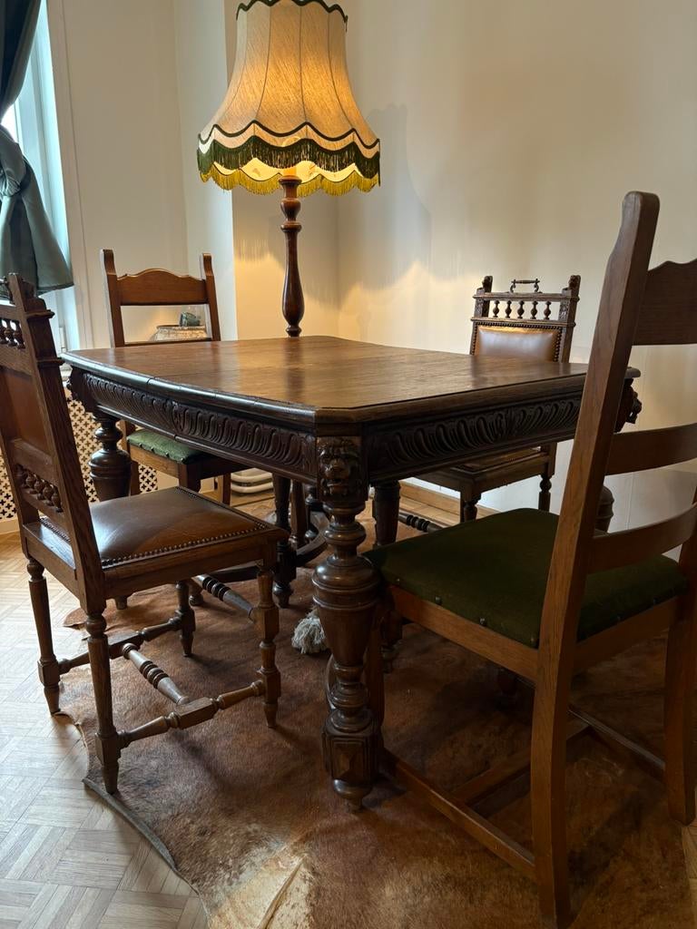 Massief eiken tafel - 4 stoelen – Mechelse stijl, Huis en Inrichting, Ophalen, Zo goed als nieuw