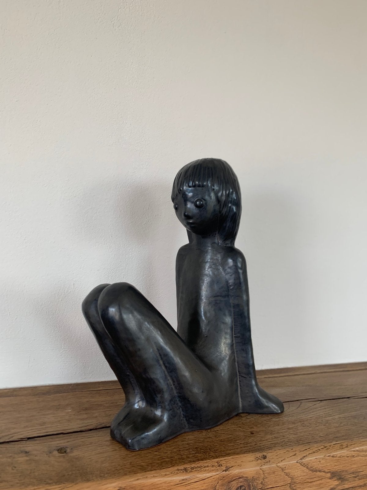Elie Van Damme – Keramiek sculptuur "Zittend meisje", Ophalen