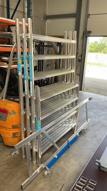 Nieuwe Euroscaffold Rolsteiger 8m Werkhoogte € 2479 EX BTW, Doe-het-zelf en Bouw, Ophalen, Nieuw, Rolsteiger of Kamersteiger, 5 meter of hoger