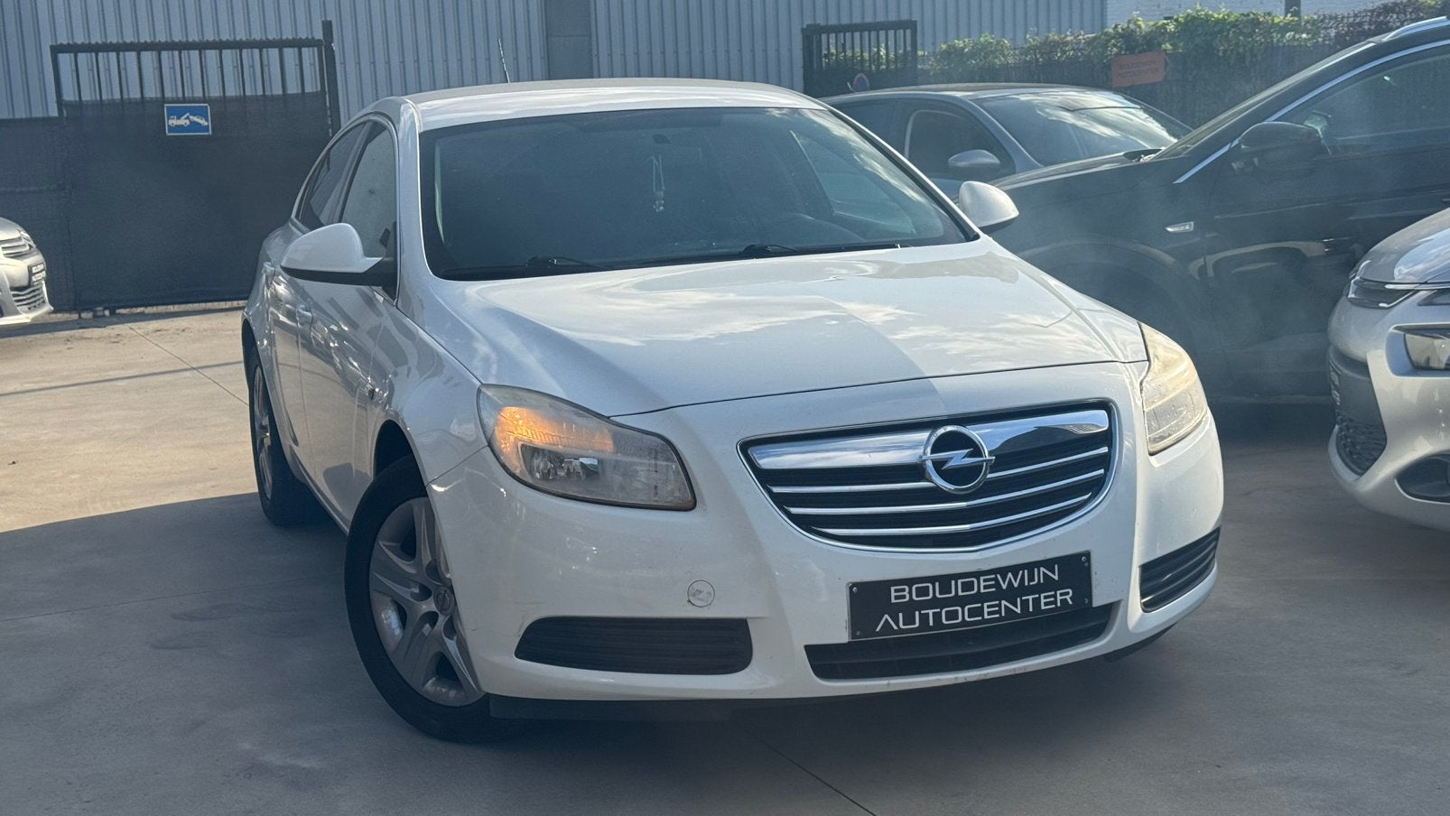 Opel insignia Benzine 2010 138.xxxkm Gekeurd voor verkoop, Auto's, Voorwielaandrijving, Stof, Zwart, Verwarmde buitenspiegels