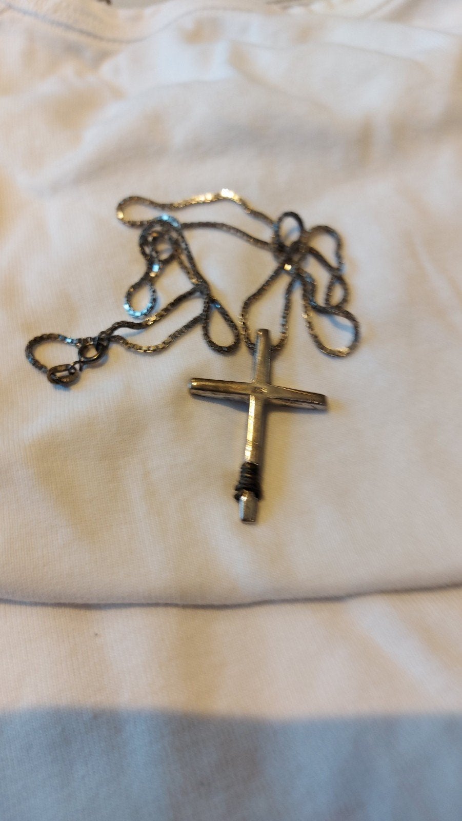zilveren ketting en kruisje, Ophalen