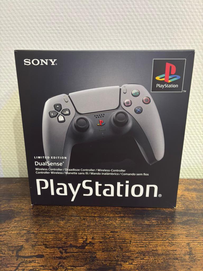 ps5 30th anniversary controller, Games en Spelcomputers, Spelcomputers | Sony Consoles | Accessoires, Ophalen of Verzenden, Zo goed als nieuw