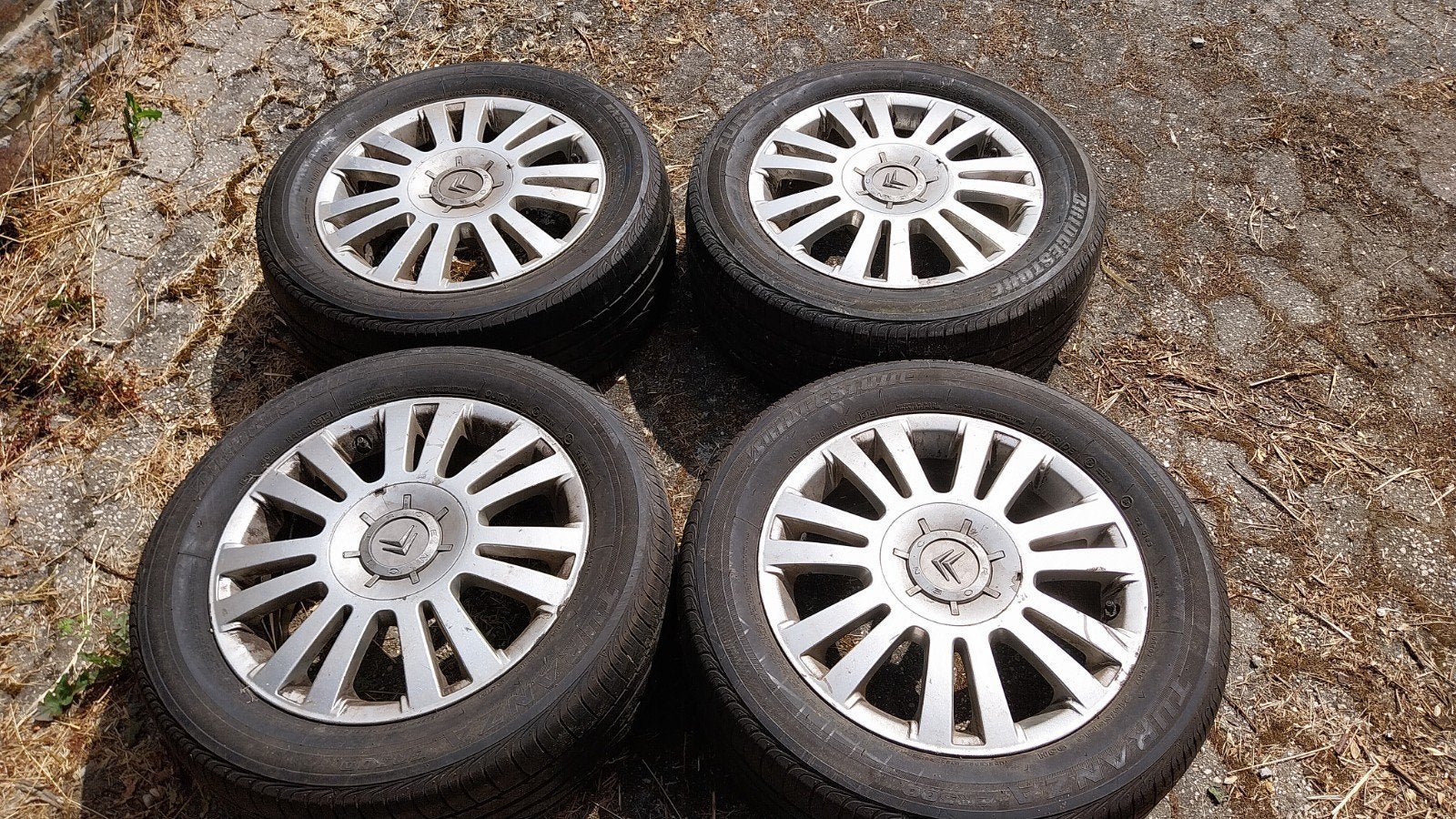 Jantes Citroen Pneus Ete 2 Bon et 2 a change, Autos : Pièces & Accessoires, Pneus & Jantes, Enlèvement, Pneu(s)