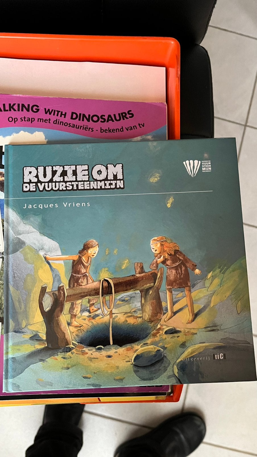 Ruzie om de vuursteenmijn-Jacques Vriens(Hardcover)ALS NIEUW, Ophalen, Zo goed als nieuw