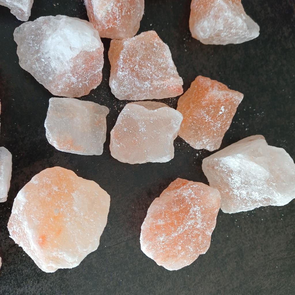 Morceaux de pierre à sel brut de l'Himalaya - 1 kilo, Collections, Minéraux & Fossiles, Enlèvement ou Envoi, Minéral