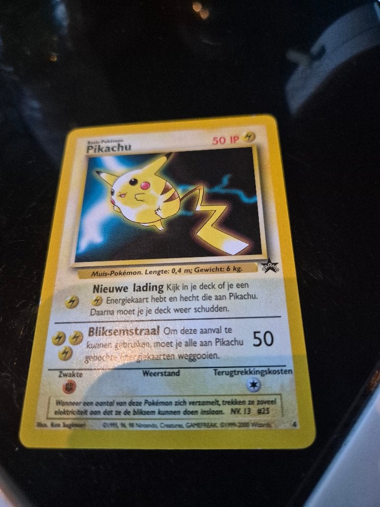 Pikachu 1995, 96, 98, #25, Ophalen of Verzenden, Zo goed als nieuw, Losse kaart