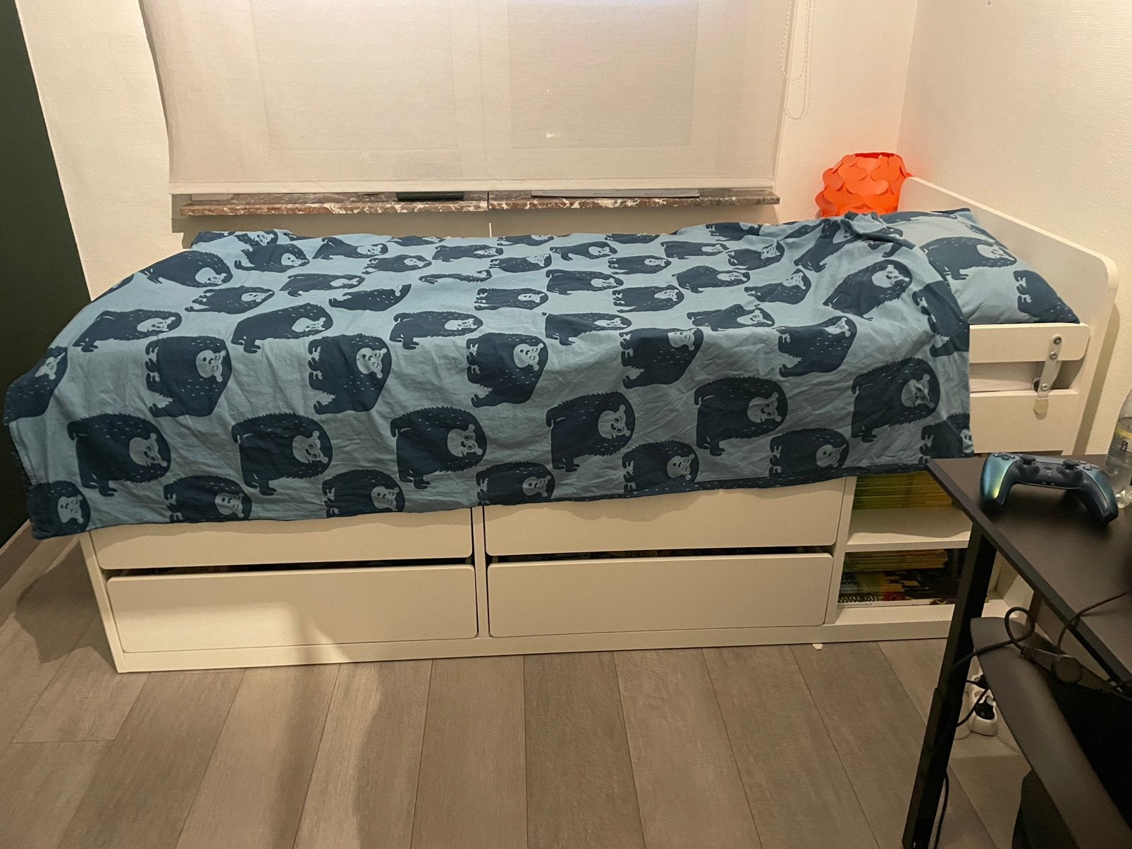 Kinderbed - eenpersoon met intacte matras en vier lades, Ophalen, Zo goed als nieuw