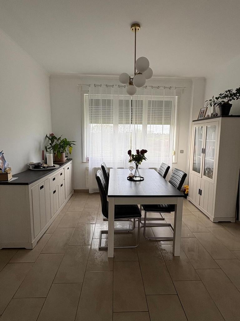 Salle a manger a vendre au plus vite, Enlèvement