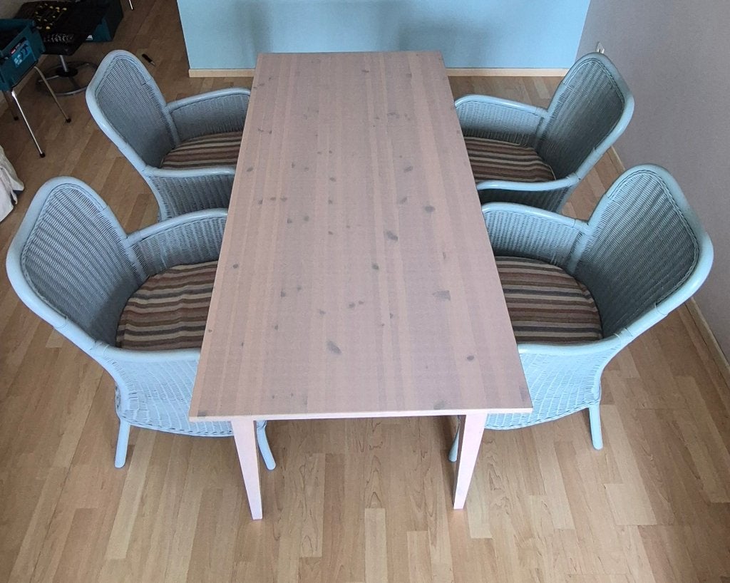 Eettafel en 4 rotanstoelen, 150 à 200 cm, Cinq personnes ou plus, Pin, Comme neuf