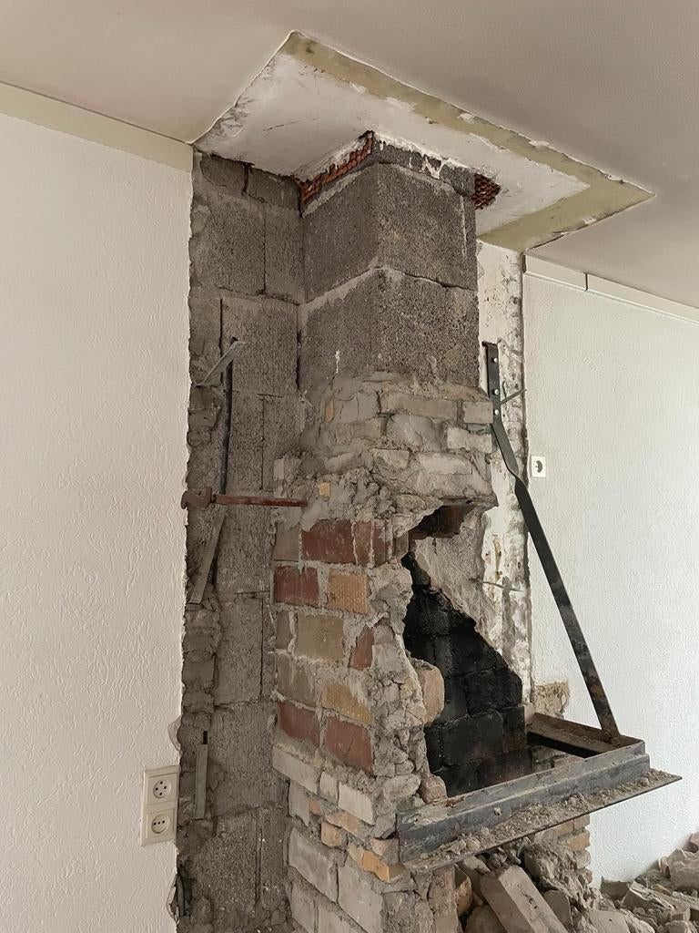 Sloopwerkzaamheden.Poutrel plaatsen.0465784727