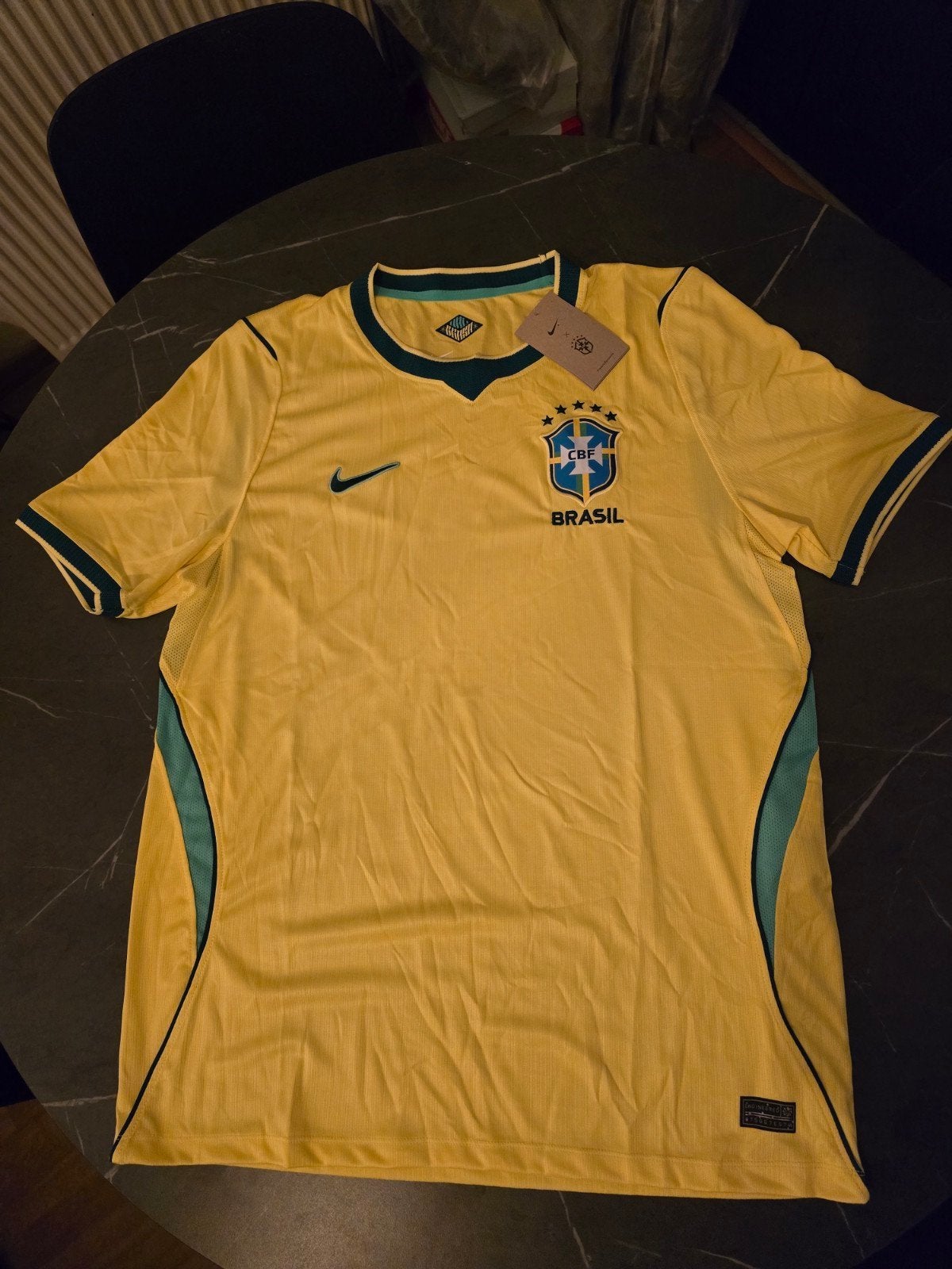 Brazil Football Shirt – XXL – Brand New, Sports & Fitness, Football, Neuf, Maillot, Plus grand que la taille XL, Enlèvement ou Envoi