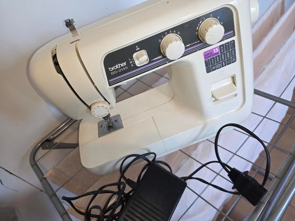 Machine a coudre, Hobby & Loisirs créatifs, Machines à coudre & Accessoires, Enlèvement, Brother