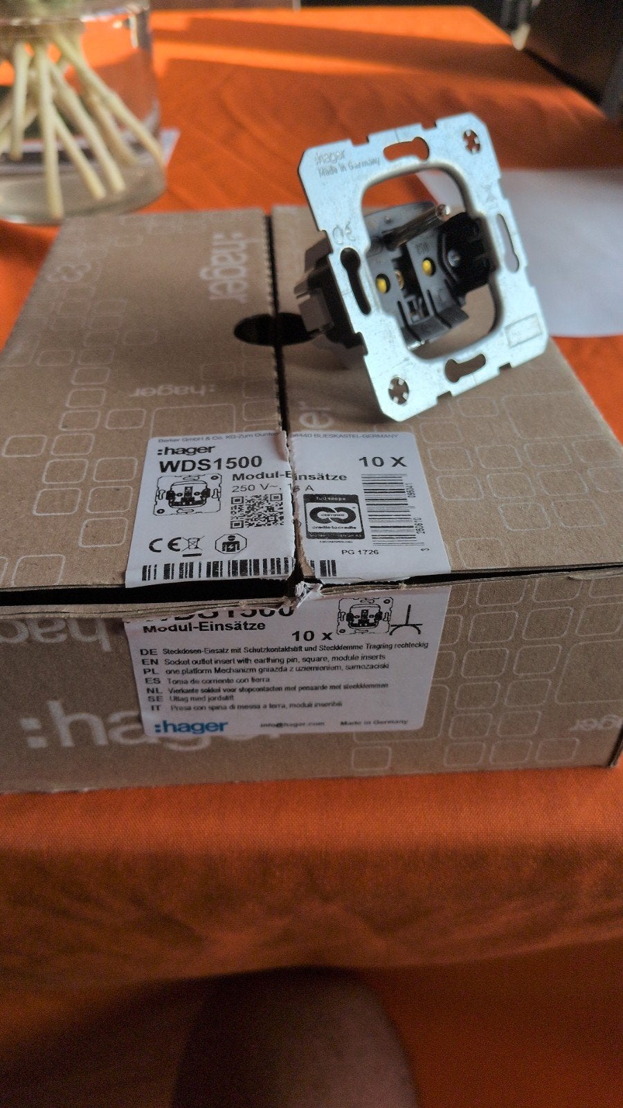 Prises électriques 220 volts à encastrer avec terre., Bricolage & Construction, Hager