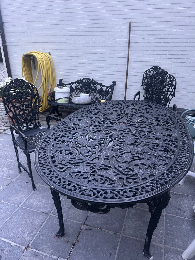Table en fonte avec chaises (et banc), Enlèvement, Utilisé, Ovale, Autres matériaux