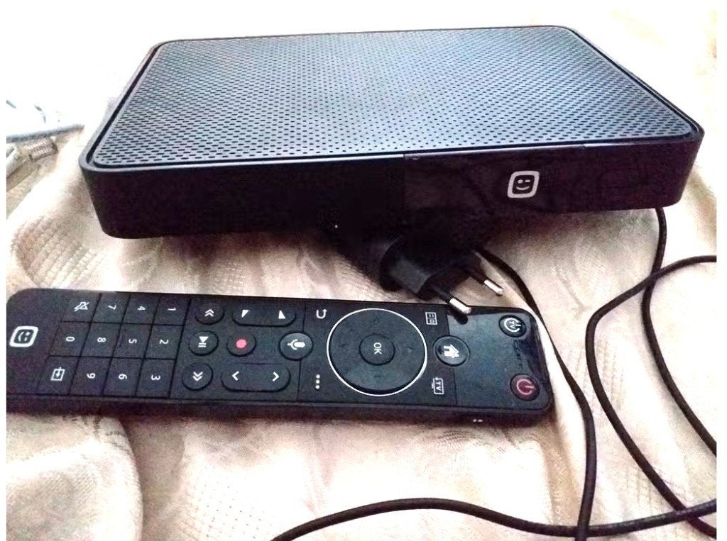 Telenet 4k box tv + chargeur + télécommande, Enlèvement ou Envoi