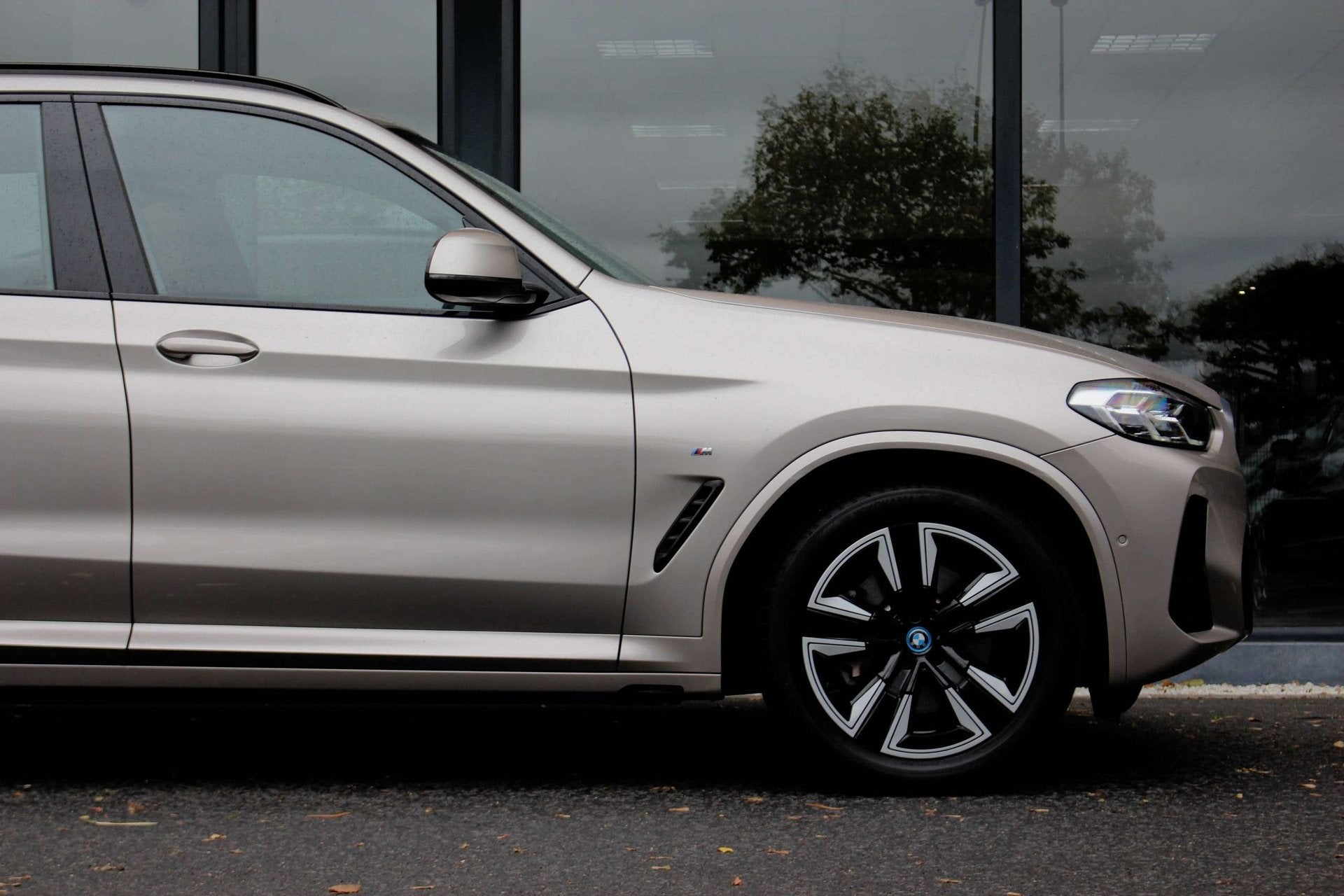 BMW iX3 M SPORT*INSPIRING*PANO*TREKHAAK*DRIVING ASSISTANT PR, Autos, Argent ou Gris, Achat, 2270 kg, Entreprise