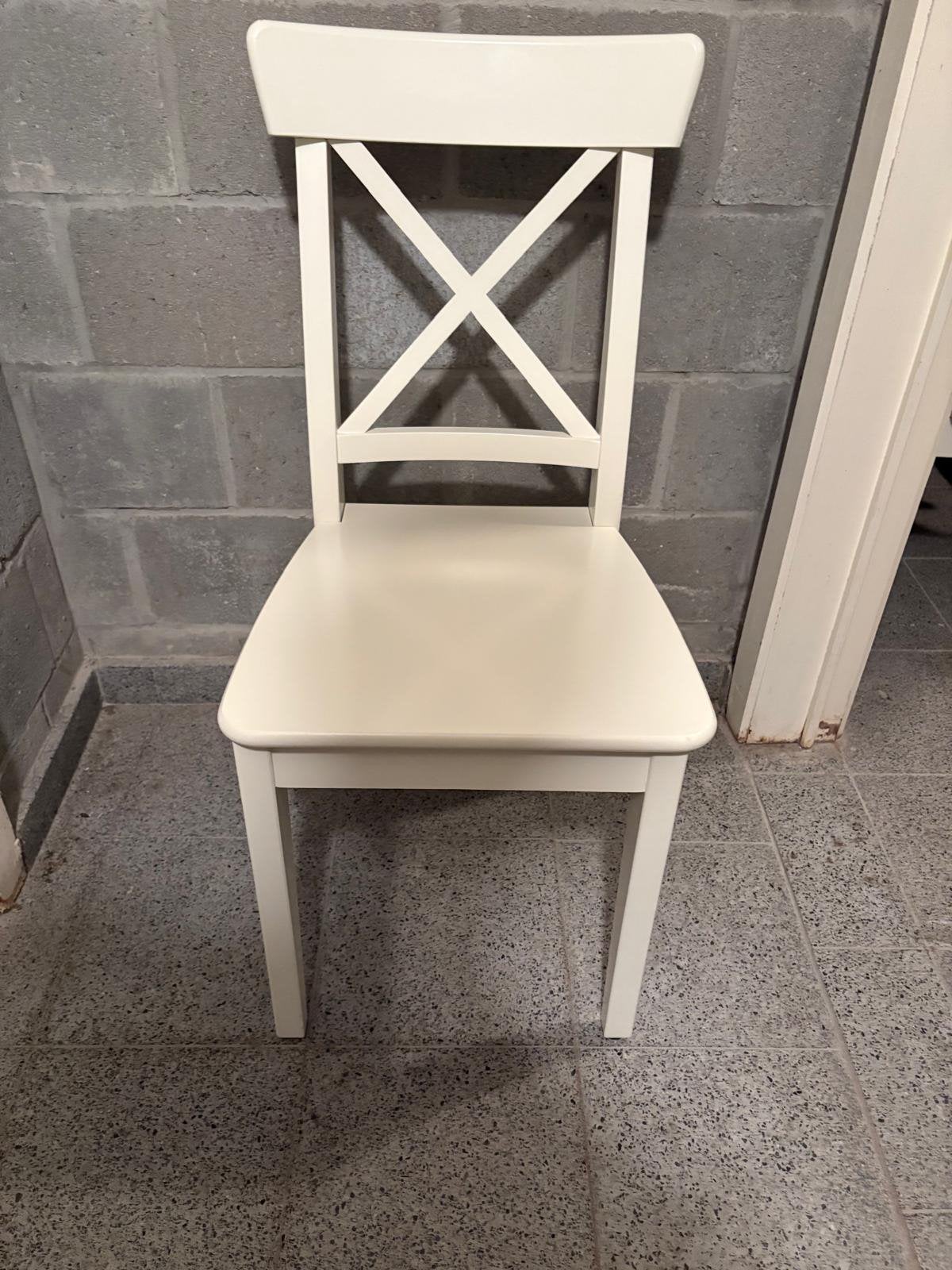 Set van 4 witte eetkamerstoelen – zo goed als nieuw, Huis en Inrichting, Stoelen, Ophalen, Zo goed als nieuw, Wit