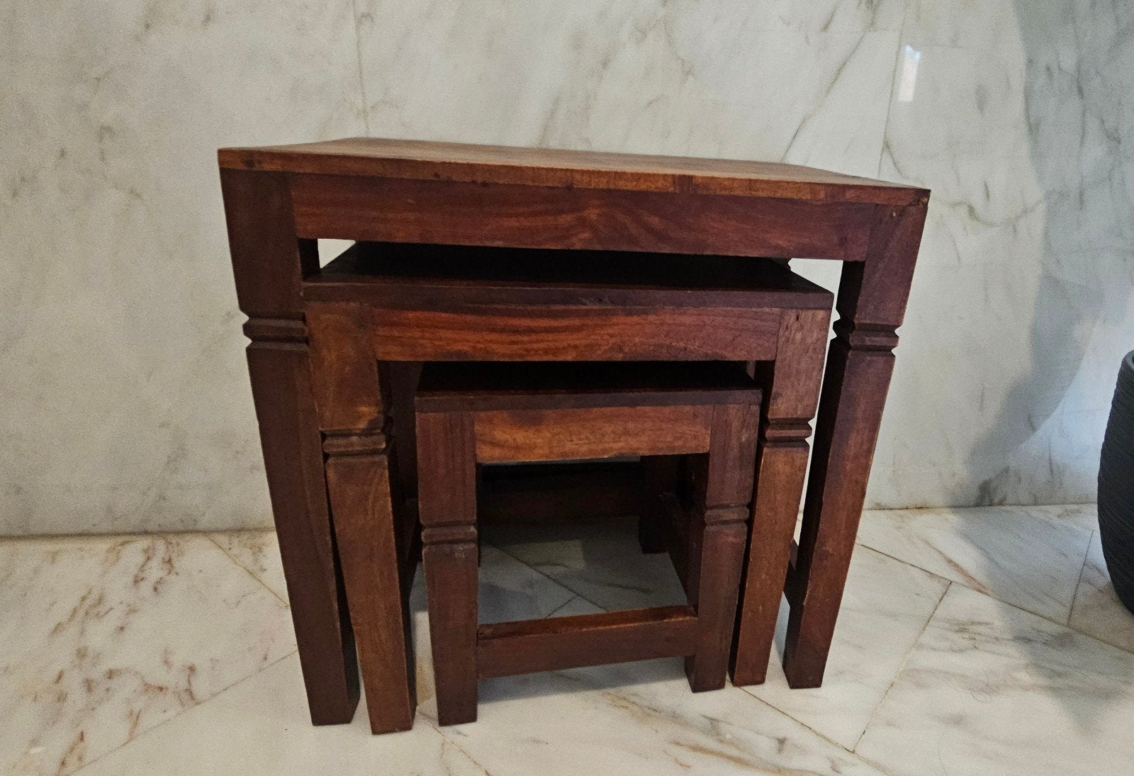 Magnifique ensemble de 3 tables gigognes en bois, Enlèvement, Utilisé, Cheminée au bois