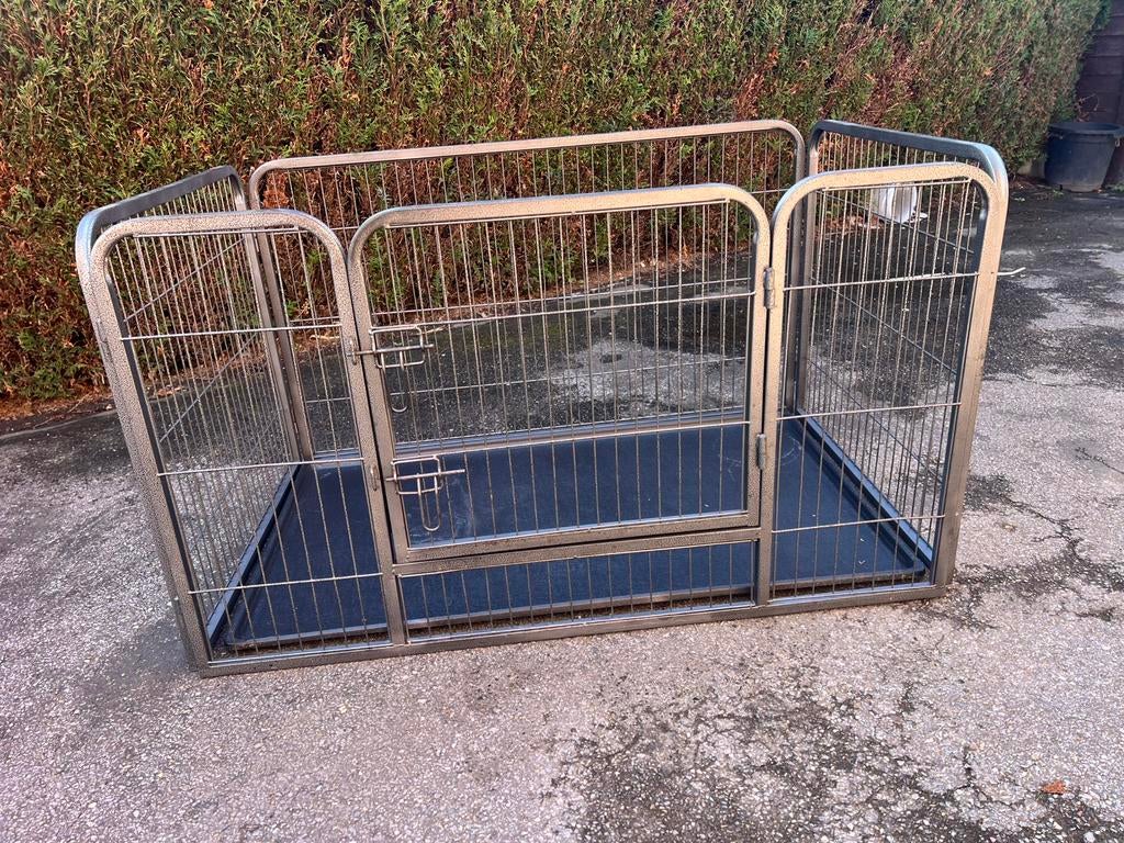 Mooie puppy, hondenbench, Dieren en Toebehoren, Ophalen, Zo goed als nieuw