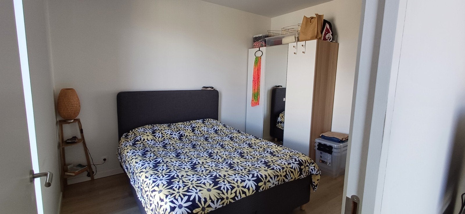 Tweepersoonsbed met donkergrijze stofstructuur en hoofdeinde, Ophalen, 210 cm, Tweepersoons, Zo goed als nieuw